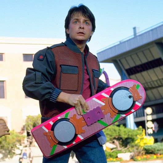 21-back-to-the-future-2-hoverboard.w529.h529.jpg