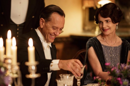 Downton Abbey, Season 5MASTERPIECE on PBSSundays, January 4 - March 1, 2015 at 9pm ETEpisode 2Rose hits on a strategy to get a radio in the house. Sarah tutors Daisy. An art historian arrives.Anna makes a difficult purchase.Shown from left to right: Richard E. Grant as Simon Bricker and Elizabeth McGovern as Cora, Countess of Grantham(C) Nick Briggs/Carnival Film & Television