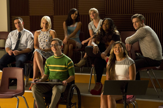 GLEE: Glee Club alumnaes return to McKinley High in the second part of the special two-hour "Loser Like Me/Homecoming" Season Premiere episode of GLEE on Friday, Jan. 9 (8:00-10:00 PM ET/PT) on FOX. Pictured L-R: Mark Salling, Dianna Agron, Naya Rivera, Kevin McHale, Heather Morris, Amber Riley, Jenna Ushkowitz and Chord Overstreet. ?2014 Fox Broadcasting Co. CR: Jennifer Clasen/FOX