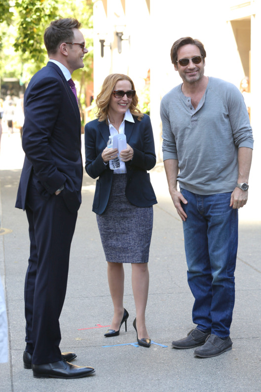 David Duchovny and Gillian Anderson on the new 'X-Files' set