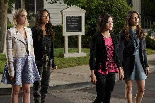 ASHLEY BENSON, SHAY MITCHELL, LUCY HALE, TROIAN BELLISARIO