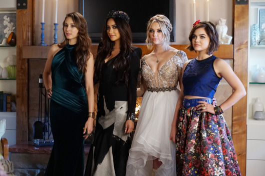 TROIAN BELLISARIO, SHAY MITCHELL, ASHLEY BENSON, LUCY HALE