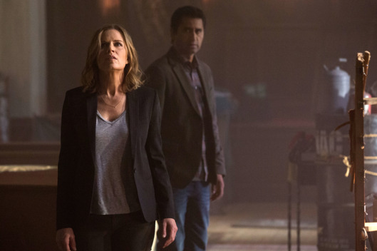 Kim Dickens as Miranda and Cliff Curtis as Sean - Fear the Walking Dead _ Season 1, Episode 1 - Photo Credit: Justin Lubin/AMC