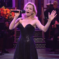 Elizabeth Banks Directed Her Own Saturday Night Monologue While Singing and Dancing