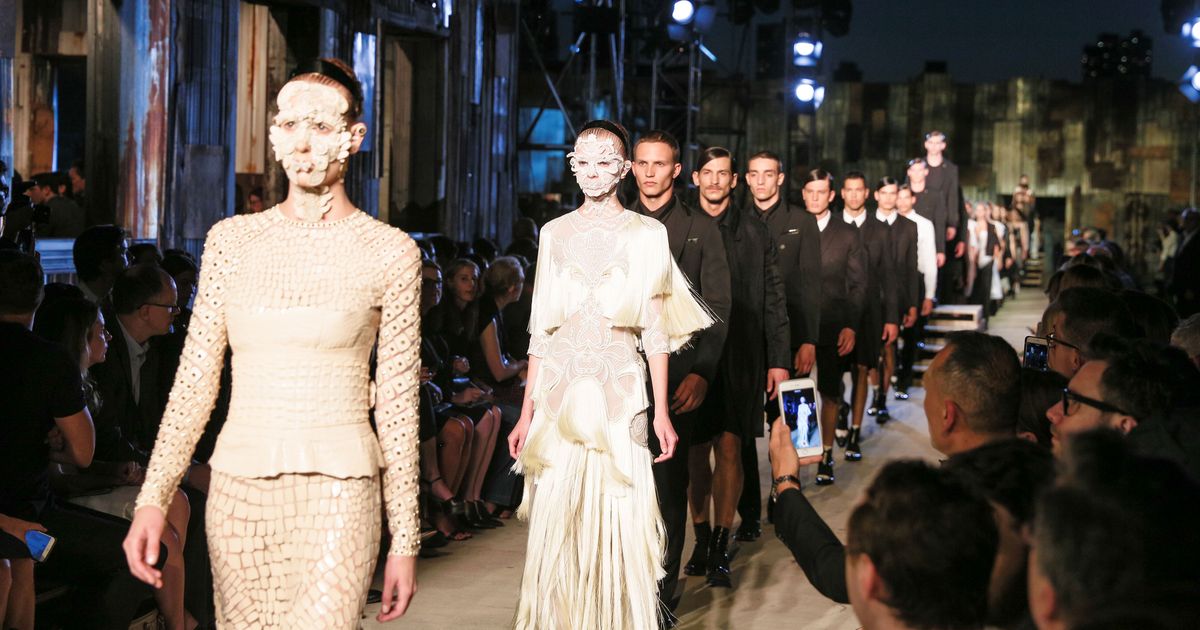 History of Givenchy: Photos of the Runway Through the Years – WWD