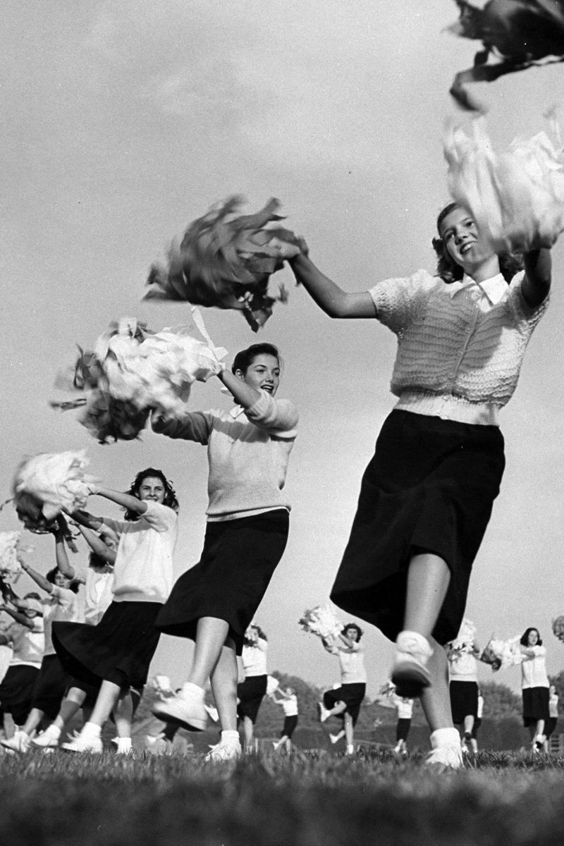 48 Vintage Cheerleading Photos in Honor of Super Bowl 