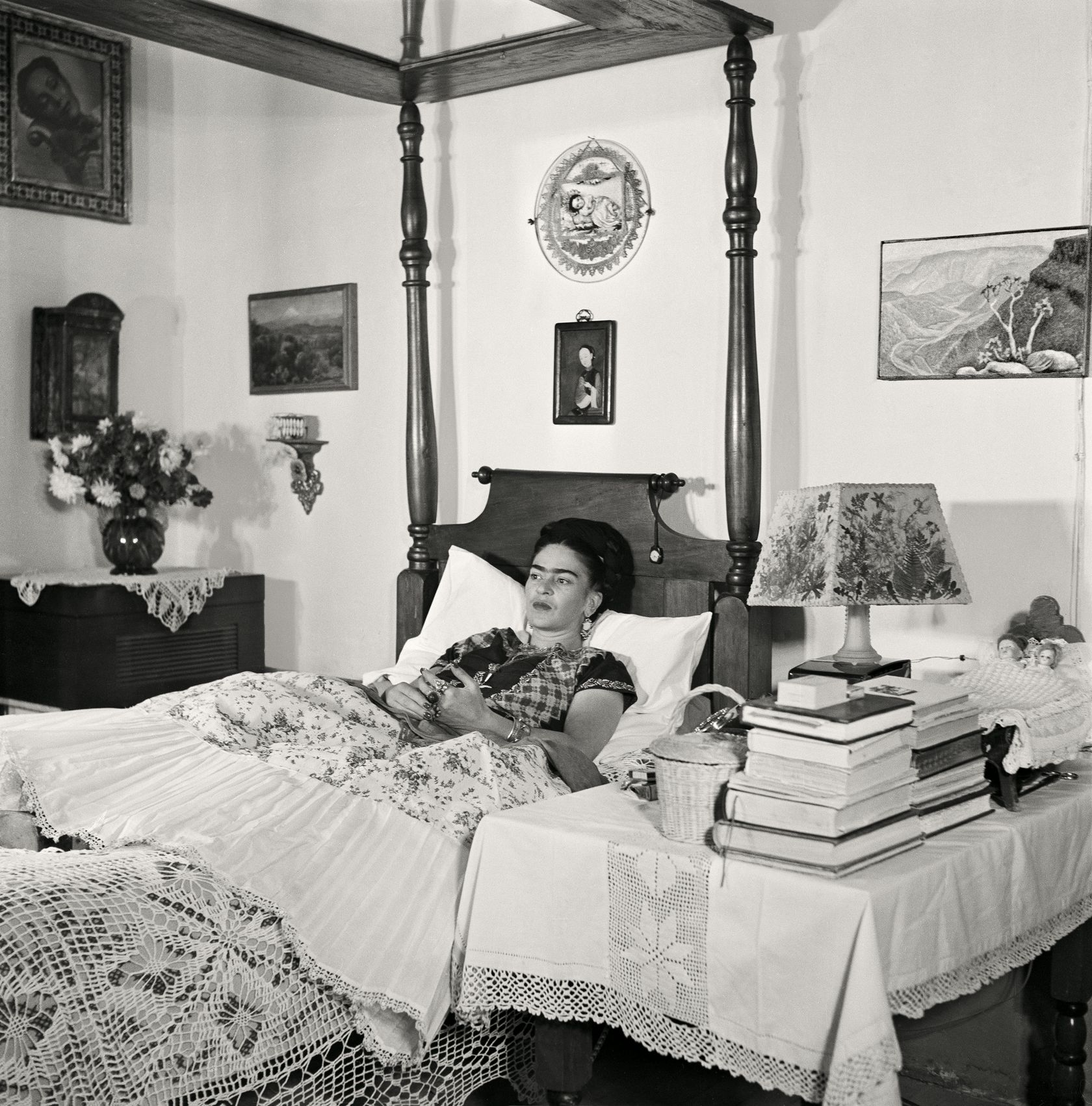 Fascinating Historical Picture of Frida Kahlo in 1951 