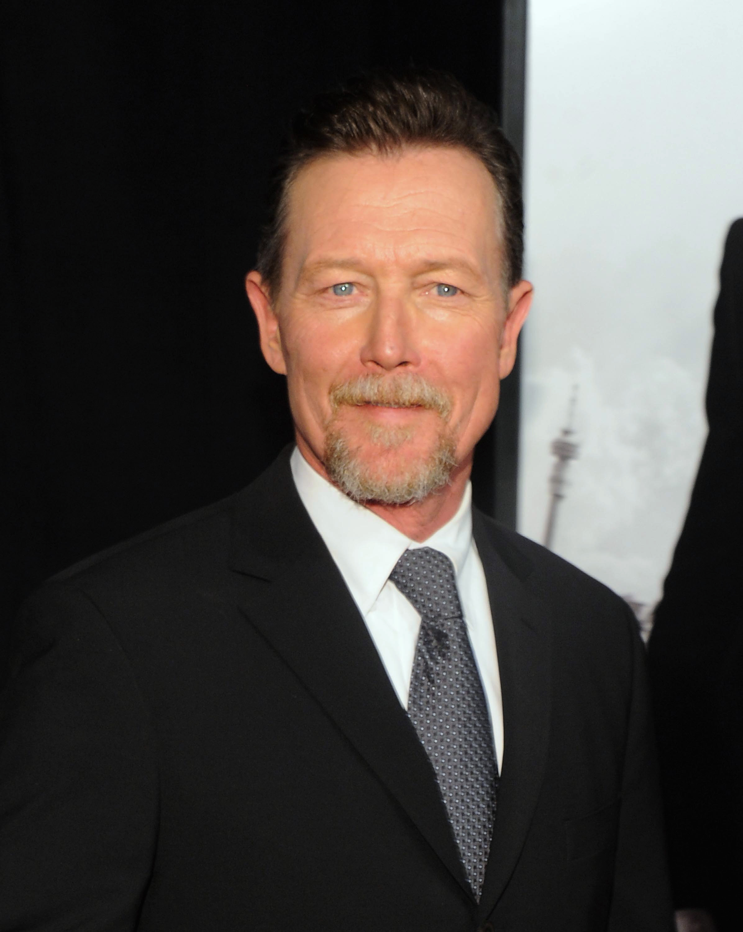 Robert Patrick heather graham