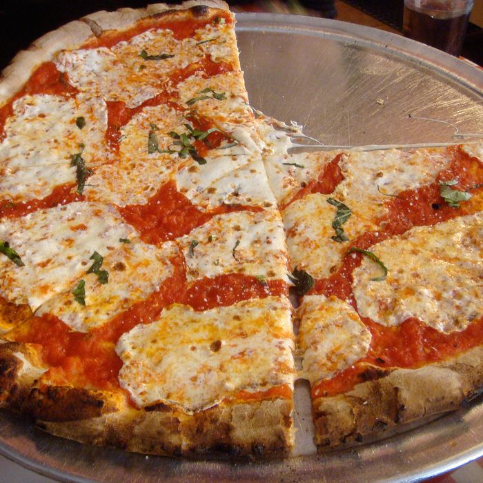 16-lombardis-pizza.w700.h700.jpg
