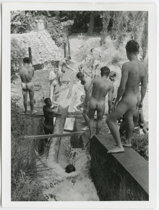 imágenes soldados desnudos en campamento