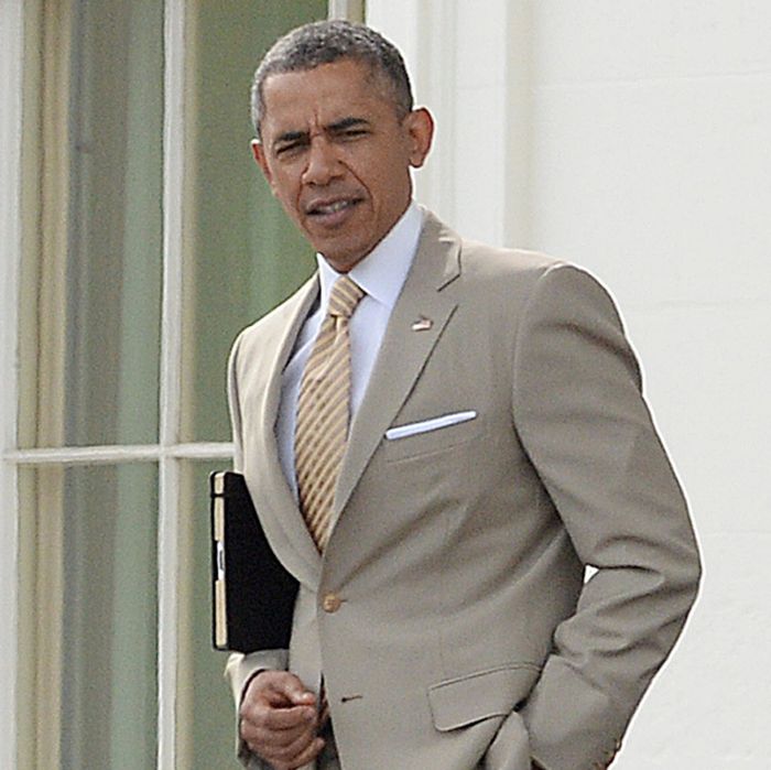 19-barack-obama-tan-suit.w700.h700.jpg