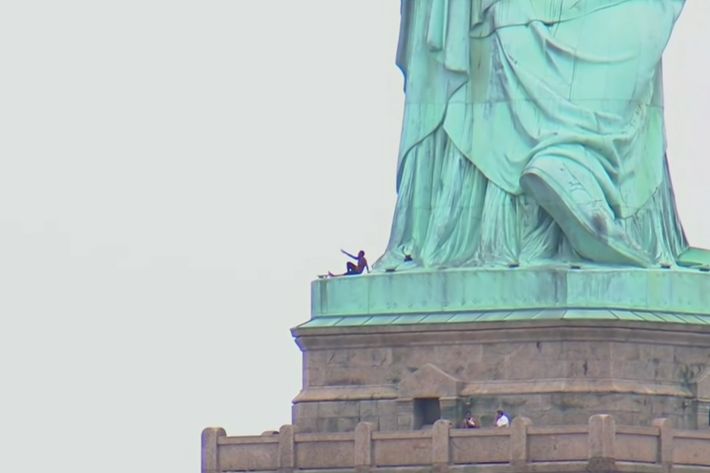 5-statue-liberty-protester.w710.h473.png