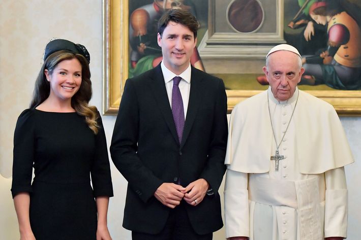 [Image: 30-pope-francis-justin-trudeau.w710.h473.jpg]