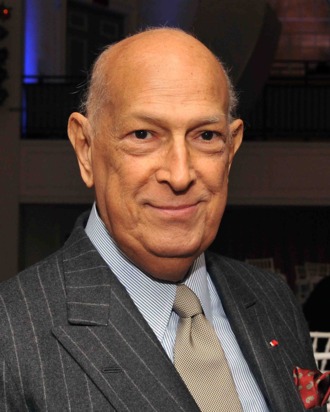NEW YORK, NY - DECEMBER 06: Designer Oscar de la Renta attends the Oscar de la Renta Pre-Fall 2011 Collection at 583 Park Avenue on December 6, 2010 in New York City. (Photo by Slaven Vlasic/Getty Images)