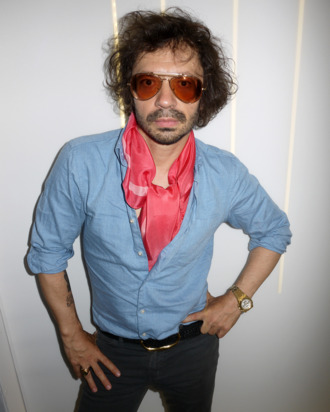 Olivier Zahm et pink scarf.