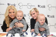 Jessica, Ashlee, and young fans.