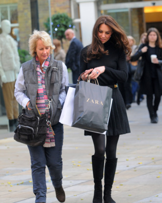 18 NOV 2011 - LONDON - UK DUCHESS OF CAMBRIDGE KATE MIDDLETON PROVES SHE'S DOWN TO EARTH WITH SOME HIGH STREET SHOPPING AT ZARA ON KINGS ROAD