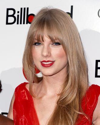 Selma Blair Is Going Bald; Taylor Swift Has Bangs Now