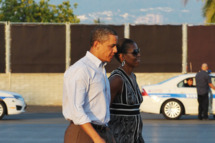 US President Barack Obama and First Lady Michelle Obama make their way to board Air Force One January 2, 2011 at Hickam Air Force Base in Honolulu.