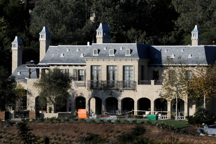 EXCLUSIVE: Tom Brady and Gisele Bundchen's Brentwood mansion nears completion, LA. The $20 million dream home now has a completed roof and garden with water feature out front. The Patriots quarter back will be set to move in next year to the exclusive neighborhood. <P>Pictured: Tom Brady and Gisele Bundchen's home<P><B>Ref: SPL344289 181211 EXCLUSIVE</B><BR/>Picture by: Whittle / Splash News<BR/></P><P><B>Splash News and Pictures</B><BR/>Los Angeles: 310-821-2666<BR/>New York: 212-619-2666<BR/>London: 870-934-2666<BR/>photodesk@splashnews.com<BR/></P>