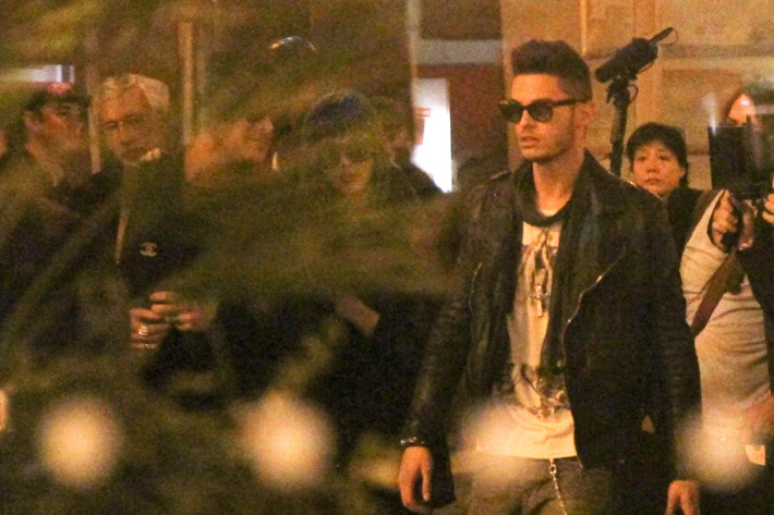 That's Katy behind those palm tree fronds.