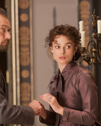 Jude Law (L) stars as Alexei Karenin and Keira Knightley (R) stars as Anna in Joe Wright’s ANNA KARENINA, a Focus Features release.