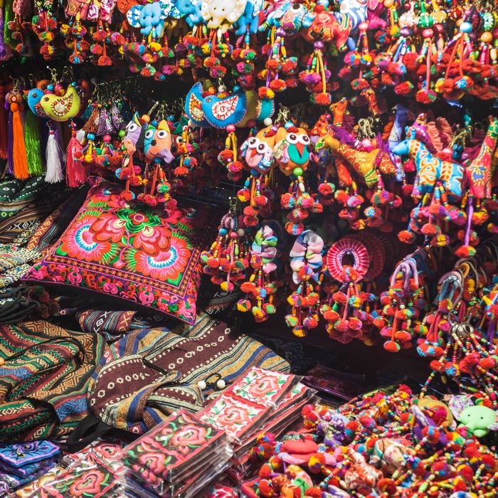 05-bkk-souvenirs-chatuchak-market.w700.h700