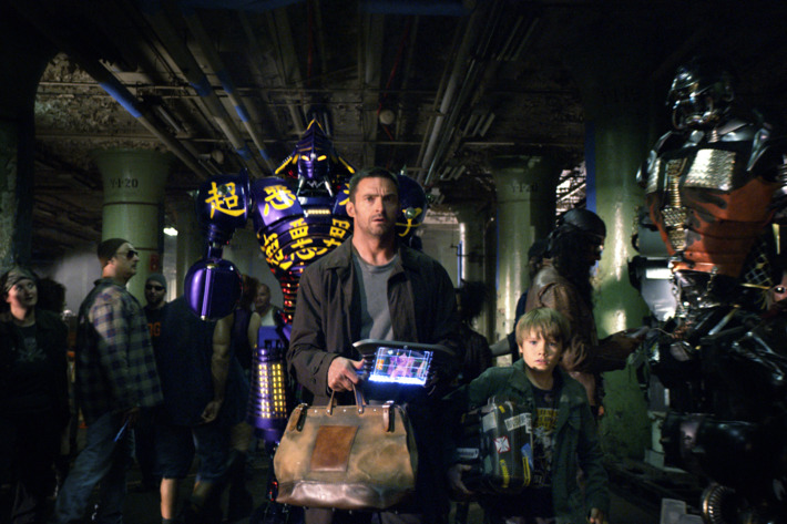 "REAL STEEL"
RS-FF-006
Down-on-his-luck fight promoter Charlie Kenton (Hugh Jackman, left) and his son, Max (Dakota Goyo, right) enter their star robot boxer Noisy Boy in a match at the Crash Palace in DreamWorks Pictures' action drama "Real Steel".
?DreamWorks II Distribution Co., LLC. ?All Rights Reserved.