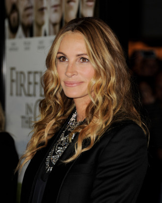 LOS ANGELES, CA - OCTOBER 12: Actress Julia Roberts arrives at the premiere of