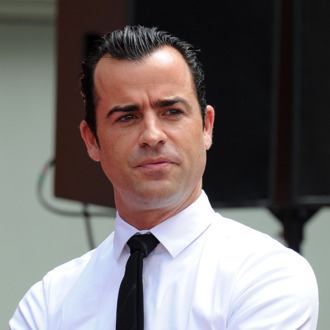 Actor Justin Theroux attends the Hand And Footprint Ceremony of his girlfriend actress Jennifer Aniston at Grauman's Chinese Theatre on July 7, 2011 in Hollywood, California. AFP PHOTO / GABRIEL BOUYS (Photo credit should read GABRIEL BOUYS/AFP/Getty Images)