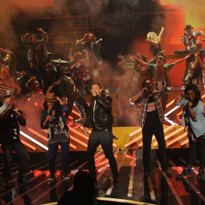 THE X FACTOR: Top 4 Performance: Chris Rene performs before the judges on THE X FACTOR airing on Wednesday, Dec. 14 (8:00-9:30 PM ET/PT) on FOX. CR: Ray Mickshaw / FOX.