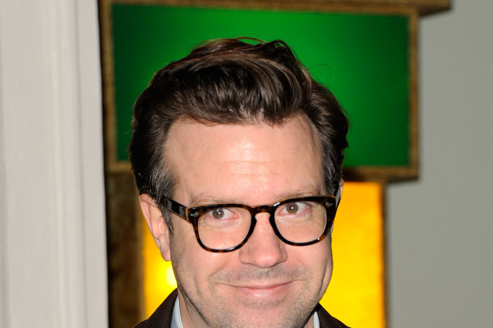 Funny boy Sudeikis pounds burgers at Bill's.
