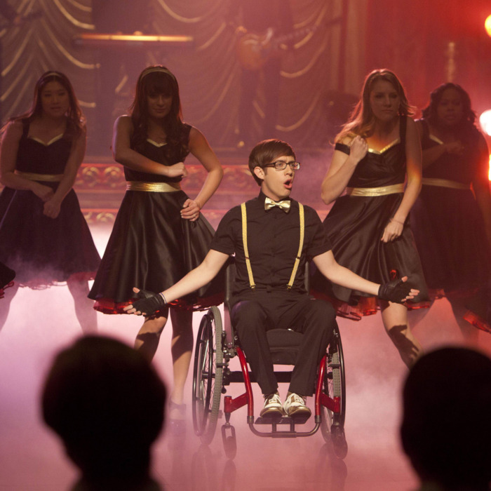 GLEE: New Directions perform at Regionals in the
