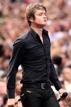 LONDON - JULY 07: Keane frontman Tom Chaplin performs on stage during the Live Earth concert at Wembley Stadium on July 7, 2007 in London, England. Live Earth is a 24-hour, 7-continent series of concerts involving over a 100 music artists and 2 billion people aimed at raising awareness of global climate change. (Photo by Getty Images/Getty Images) *** Local Caption *** Tom Chaplin