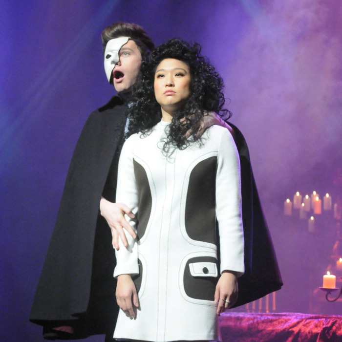 GLEE: Kurt (Chris Colfer, L) and Tina (Jenna Ushkowitz, R) perform in the