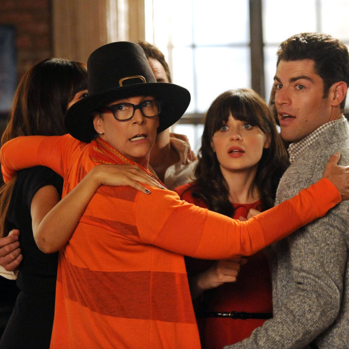 NEW GIRL: The gang joins Jess (Zooey Deschanel, C) for a group hug when her mom (guest star Jamie Lee Curtis, L) arrives for a visit in the