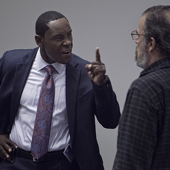 David Harewood as David Estes and Mandy Patink as Saul Berenson in Homeland (season 2, episode 10). - Photo: Kent Smith/SHOWTIME - Photo ID: