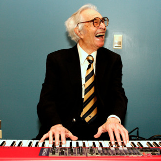 Jazz musician Dave Brubeck plays a keyboard at his induction with 12 other honorees into the 2008 California Hall of Fame at The California Museum on December 15, 2008 in Sacramento, California. On display at the Museum until late 2009 are items from the various inductees such as Jane Fonda's two Oscars and cameras belonging to Dorothea Lange.