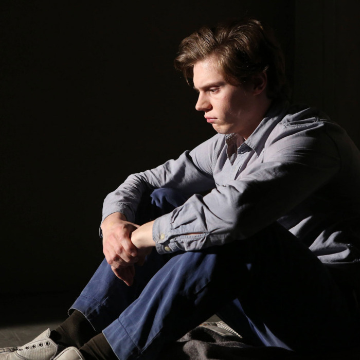 AMERICAN HORROR STORY Spilt Milk -- Episode 211 (Airs Wednesday, January 9, 10:00 pm e/p) -- Pictured: Evan Peters as Kit Walker.