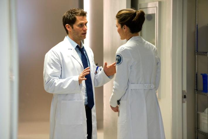 DO NO HARM -- "Pilot" -- Pictured: (l-r) Steven Pasquale as Dr. Jason Cole/Ian Price, Alana De La Garza as Dr. Lena Solis