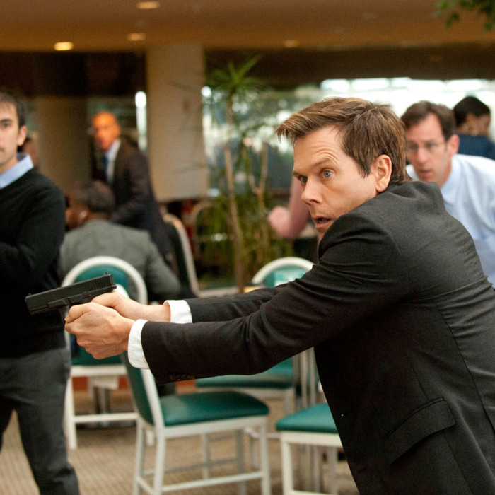 THE FOLLOWING: Ryan Hardy (Kevin Bacon) looks for the followers in the