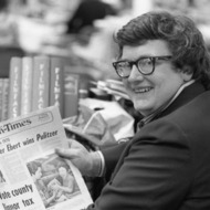 Roger Ebert, of the Chicago Sun-Times, whose film reviews are a feature of the Chicago paper and is syndicated to 100 other newspapers throughout the country holds a copy of the Sun-Times announcing his winning of the Pulitzer Prize for Criticism