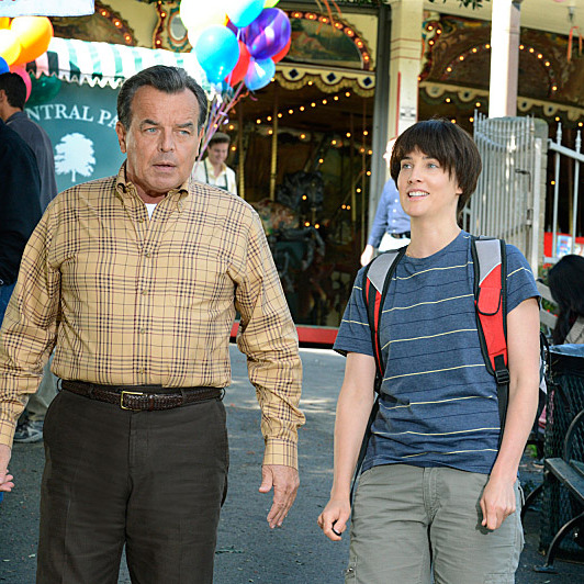 ????Something Old???? ???? Robin is desperate to find her ????something old???? she buried in Central Park years earlier for the wedding on HOW I MET YOUR MOTHER, Monday, May 6 (8:00-8:30 PM, ET/PT) on the CBS Television Network. Pictured: Ray Was as Robin, Sr., Cobie Smulders as Robin. Photo: Neil Jacobs/CBS ??? 2013 CBS Broadcasting, Inc. All Rights Reserved.