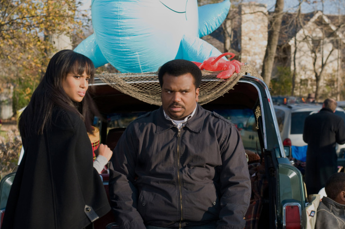 Grace Peeples (Kerry Washington) and Wade Walker (Craig Robinson) in PEEPLES. Photo credit: Nicole Rivelli