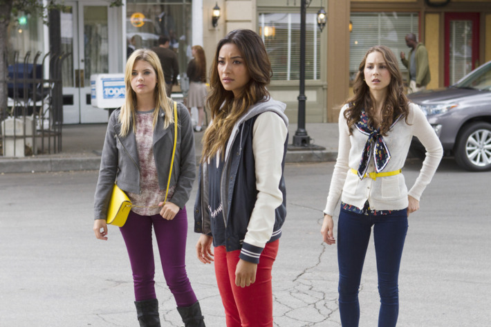 PRETTY LITTLE LIARS - "Now You See Me, Now You Don't" - "A" sends the Liars on a quest that leads to Ravenswood in "Now You See Me, Now You Don't," the summer finale episode of ABC Family's hit original series "Pretty Little Liars," airing Tuesday, August 27th.