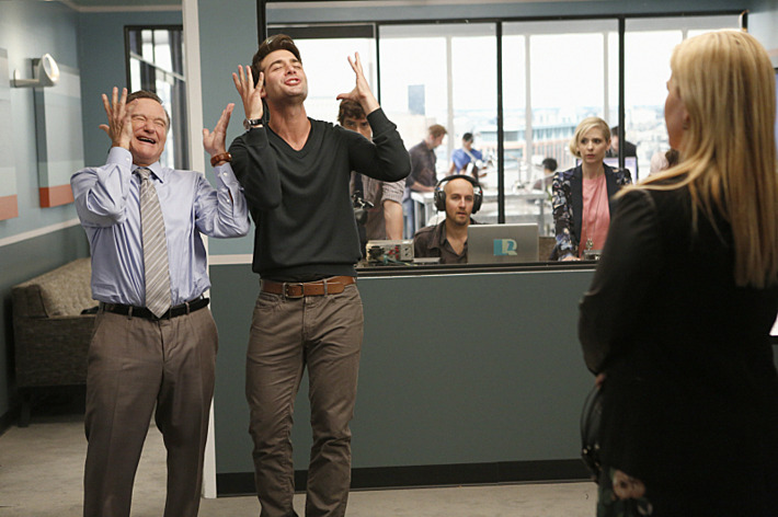 "Pilot" --Simon Roberts (Robin Williams, left) and Zach Cropper (James Wolk, right) must pull out all the stops and convince Grammy Award-winner Kelly Clarkson to record a new twist on a classic advertising jingle for their biggest client on the series premiere of THE CRAZY ONES, Thurs. Sept. 26 (9:00 ???? 9:30 PM, ET/PT) on the CBS Television Network. Photo: Cliff Lipson/CBS ??? 2013 CBS Broadcasting, Inc. All Rights Reserved.
