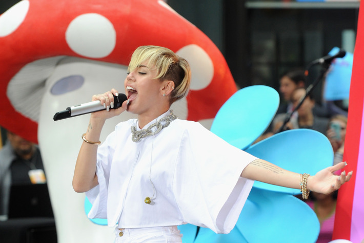 NEW YORK, NY - OCTOBER 07: Miley Cyrus performs on NBC's "Today" at the NBC's TODAY Show on October 7, 2013 in New York, New York. (Photo by Jamie McCarthy/Getty Images)