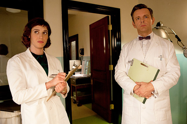 Lizzy Caplan as Virginia Johnson and Michael Sheen as Dr. William Masters in Masters of Sex (season 1, episode 9) - Photo: Patrick Wymore/SHOWTIME - Photo ID: MastersofSex_109_0776