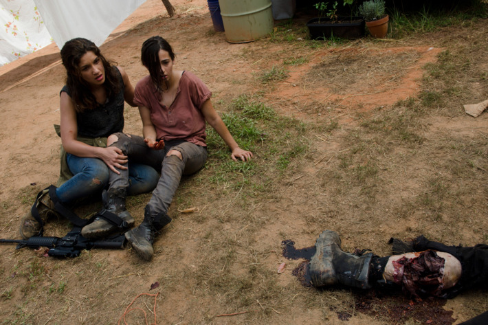 Alisha (Juliana Harkavay) and Tara (Alana Masterson) - The Walking Dead