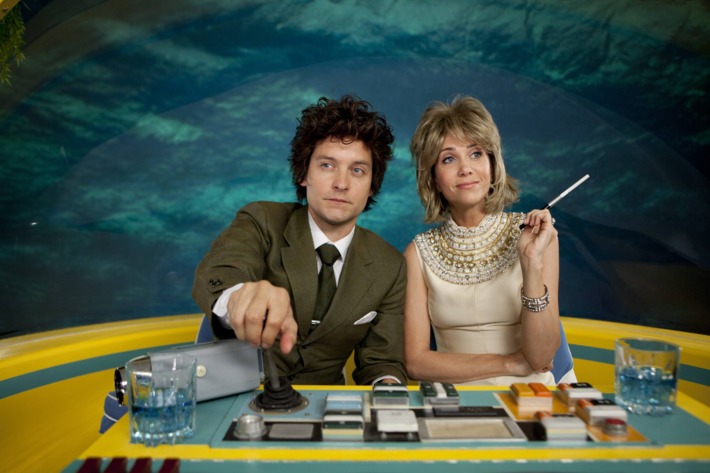 left to right, Devon Morehouse (Tobey Maguire) & Cynthia Morehouse (Kristen Wiig) - 105 SOB Tobey Kristen Episode 5: TBD - Photo Credit: Katrina Marcinowski, IFC